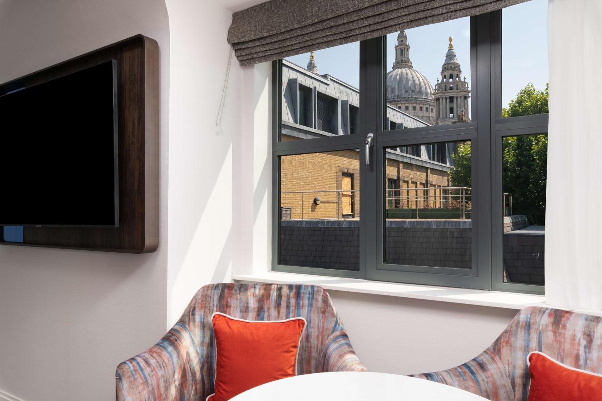Lost St Pauls London, Curio Collection By Hilton Londra