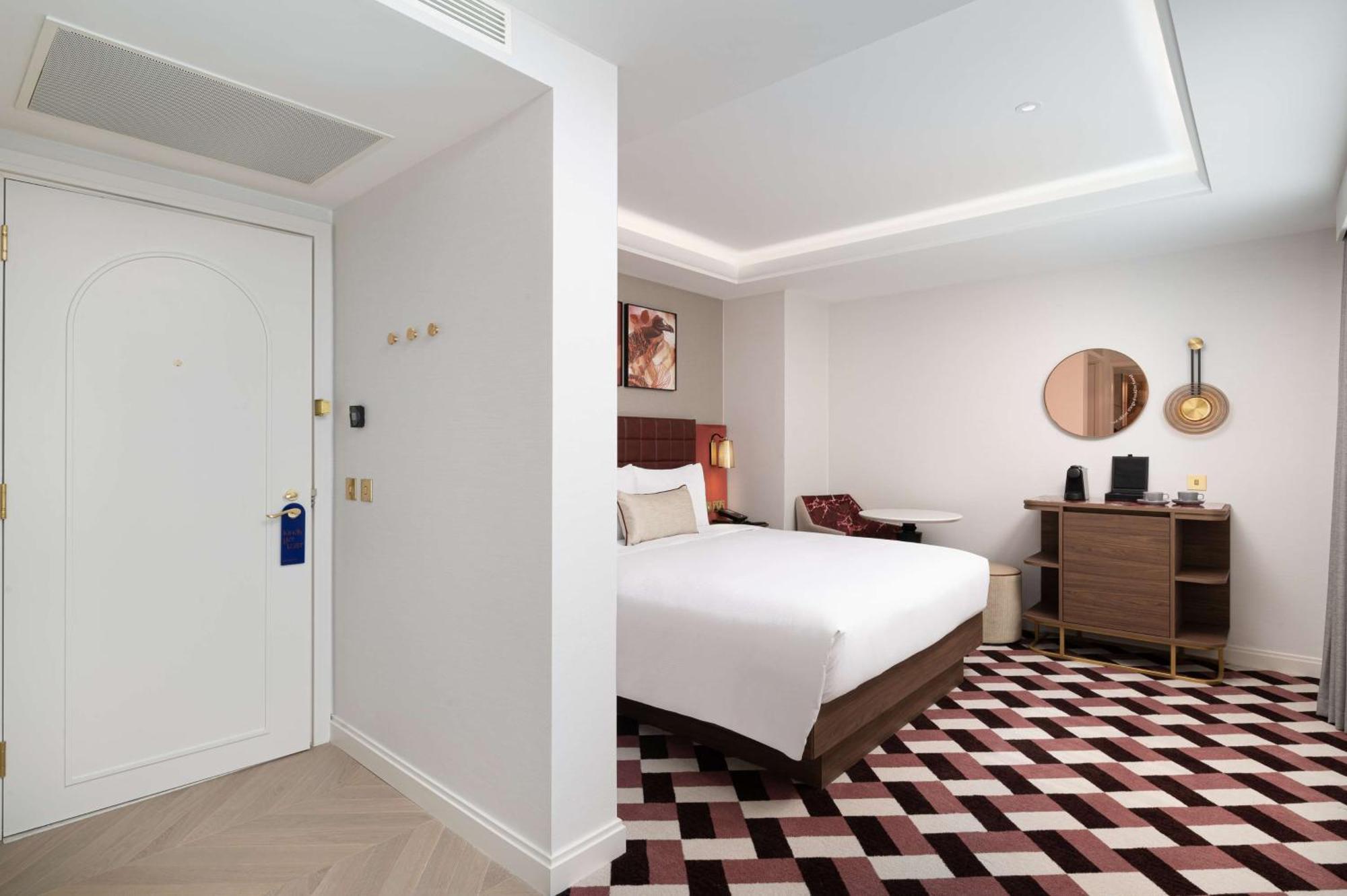 Lost St Pauls London, Curio Collection By Hilton Hotel Londra