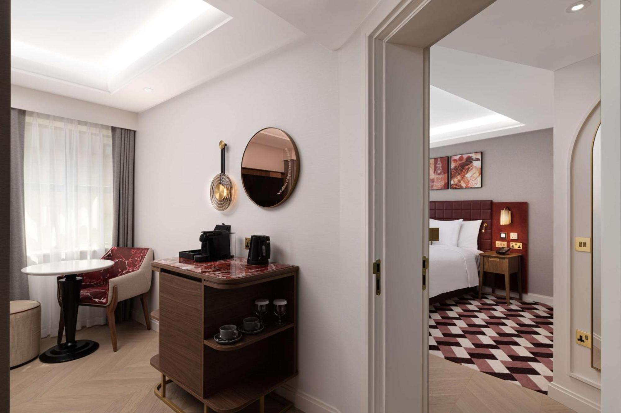 Lost St Pauls London, Curio Collection By Hilton Londra